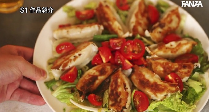 ΛVの餃子の盛り付け方がなんかおかしいと話題に