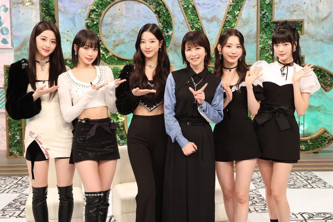 【悲報】森高千里(53)、10代の韓国アイドルに囲まれ若さを見せつけられる