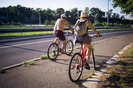 【悲報】自転車ルール厳罰化、全国各地で車の渋滞が発生してしまう