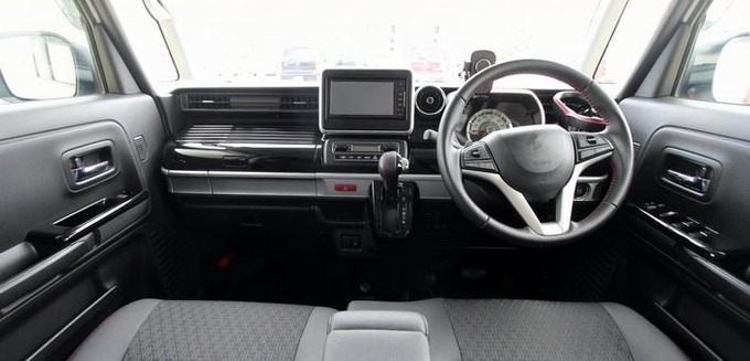 【朗報】あの車内で爆食いするおっさん、ついに健康に気を遣い始める