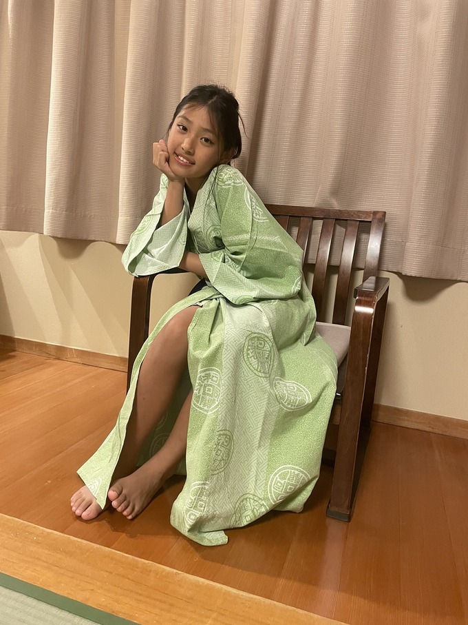 【画像】たまに妙に色気があるメスガキいるよな