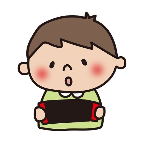 【動画】ゲームに夢中なキッズさん、お部屋にかわいい猫ちゃんが入ってきてびっくり仰天逃げ出してしまう