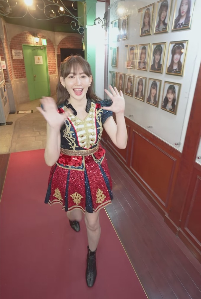 【画像】小嶋陽菜さん(36)、現役AKBメンバーに格の違いを見せつける