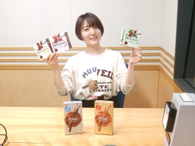 【悲報】花澤香菜さん、ダサくて高い服の新作を披露！！