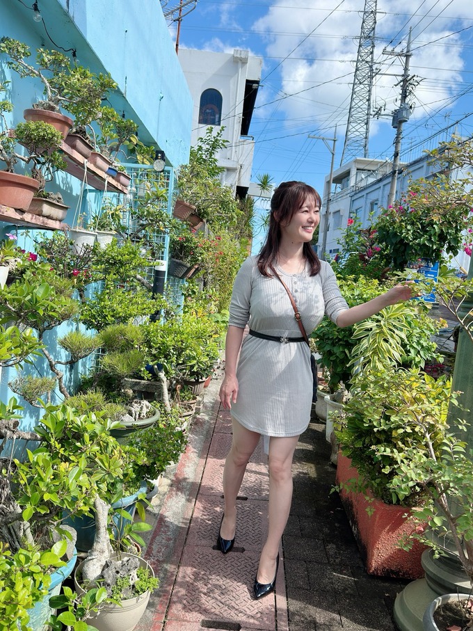 【朗報】元NHK女子アナの初グラビア、“完熟バストライン”がめちゃくちゃ大好評！！