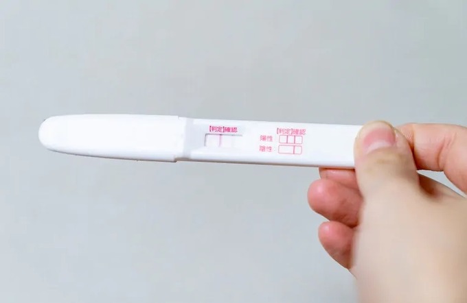 【悲報】孕まされてしまった学生まんさん、彼氏に認知して貰えず咽び泣く