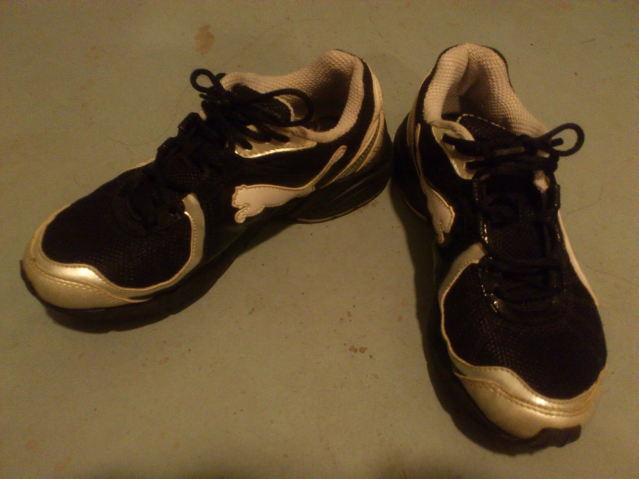 メディキュットと類似品を較べる女 貴方が見てジャッジ ホントは 女ｂｇ