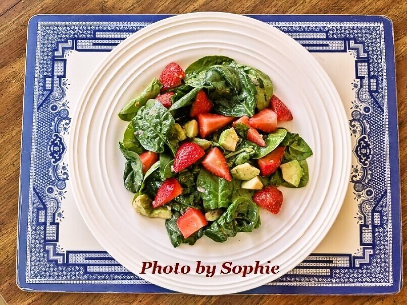 バルサミコソースをかけたストロベリースプリングサラダのレシピ