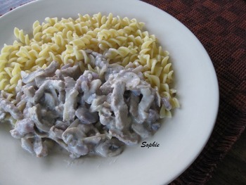 牛ひき肉ストロガノフのレシピ