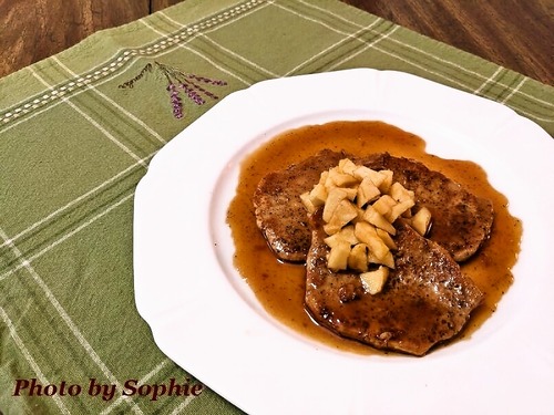 ポークチョップのりんご甘酢漬け添え