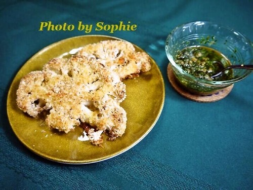 カリフラワーのステーキ・サルサベルデ添え