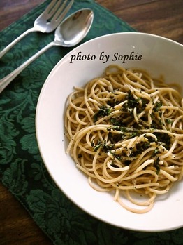 スパゲッティのレモンとオリーブオイル和え