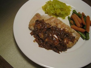 チキンカツのポルチーニソース