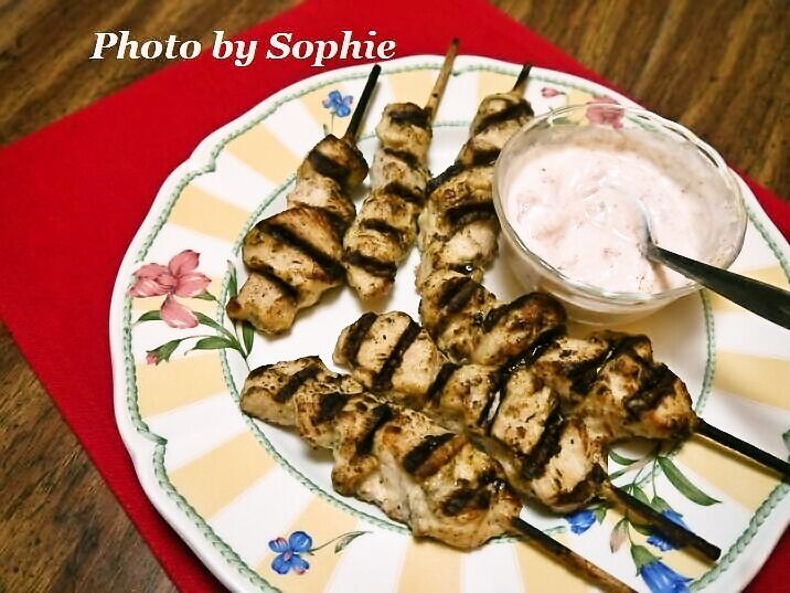 チキンケバブのスパイシーソースのレシピ 世界の家庭料理からもてなし料理のレシピまで集めよう