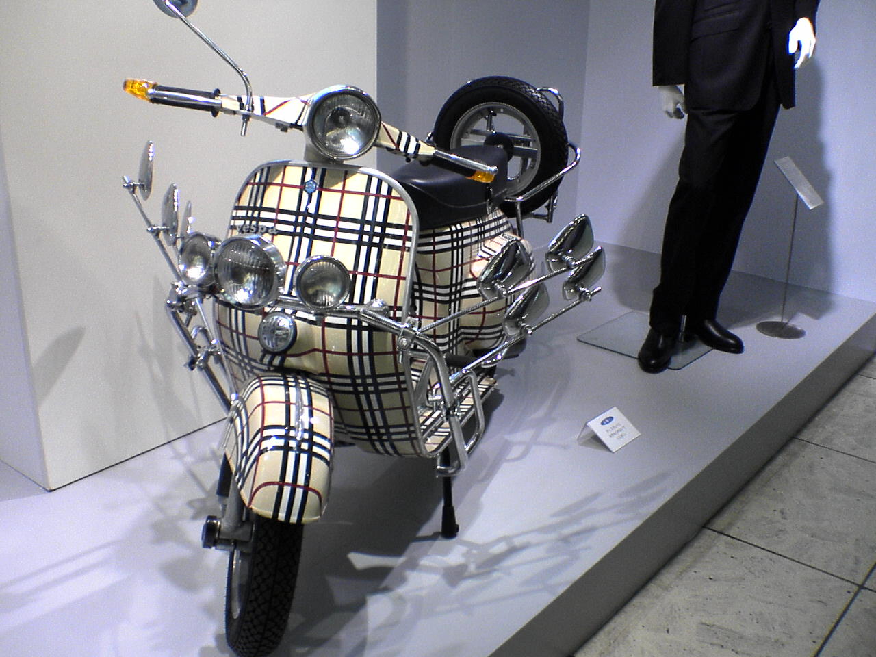 モッズ ベスパ バーバリー Six Wheels