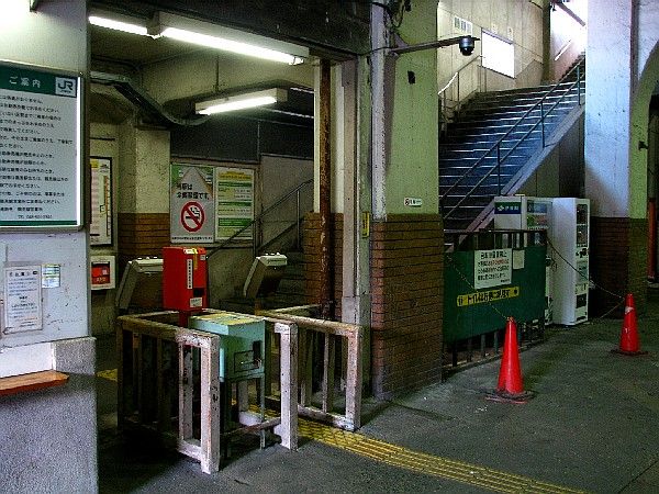 07 国道駅改札