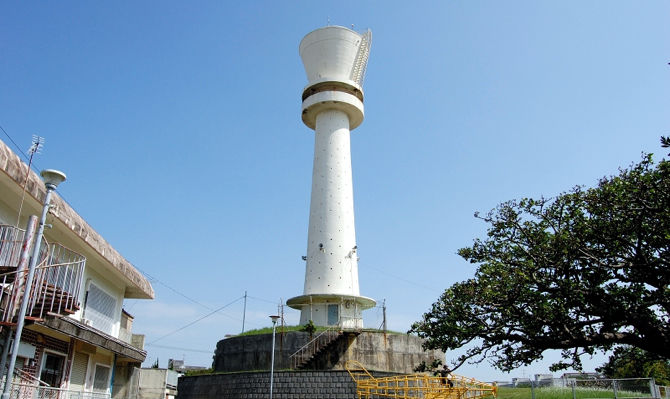 もう夏ですね。避暑地へ行楽地へ向かう方も多いでしょう。ということで、今回は沖縄の給水塔事情をお届けしたいと思います。