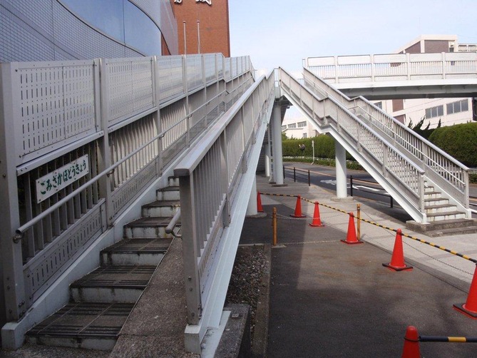③