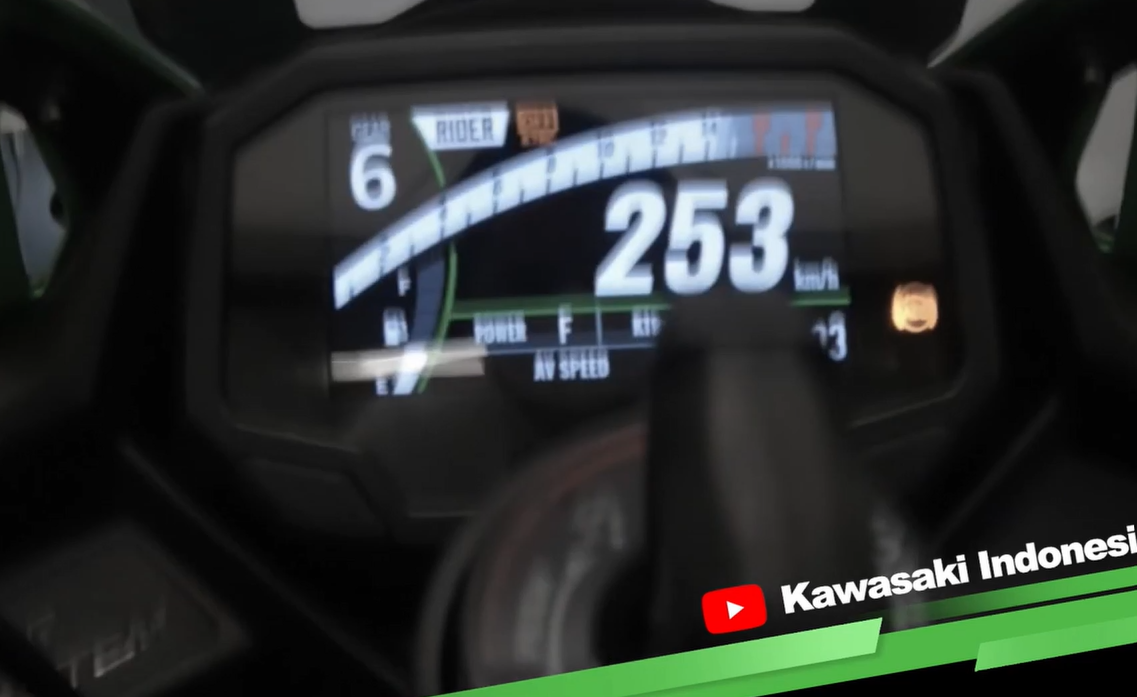 Ninja ZX-4RR】CBR400Rと比較！遂に四気筒400ccが、この日本で
