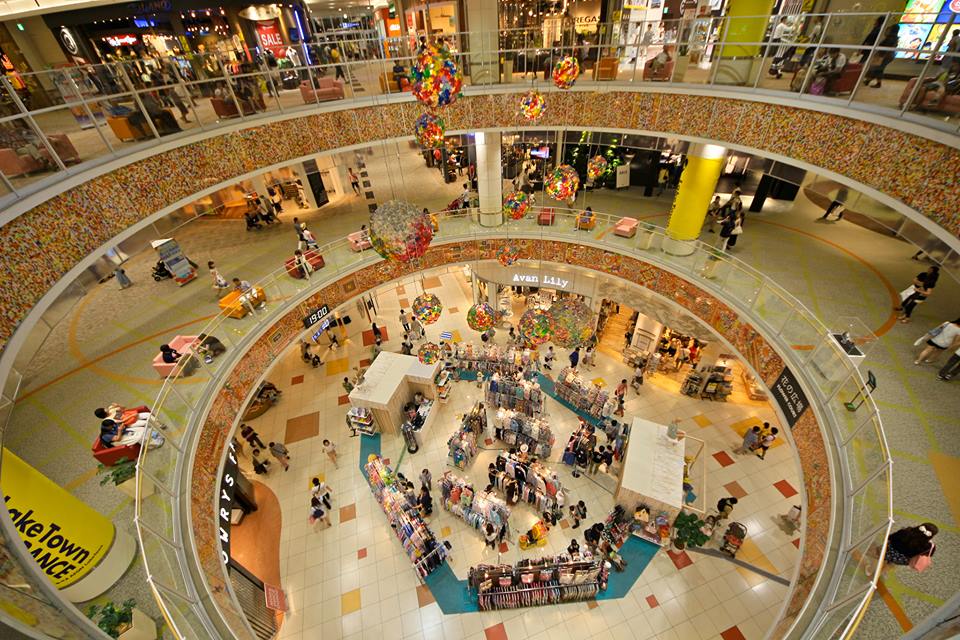 15 07 19 Sun Pm 07 15 55 埼玉県越谷市レイクタウン３丁目 Aeon Laketown Mori 花の広場 Micro1a