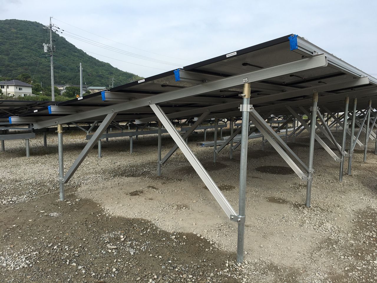 2号発電所にlooop社cis68kwの建設が始まりました ミドルソーラーでソーラー発電大家 産業用太陽光発電のススメ 2号発電所にlooop社cis68kwの建設が始まりました ミドルソーラーでソーラー発電大家 産業用太陽光発電のススメ