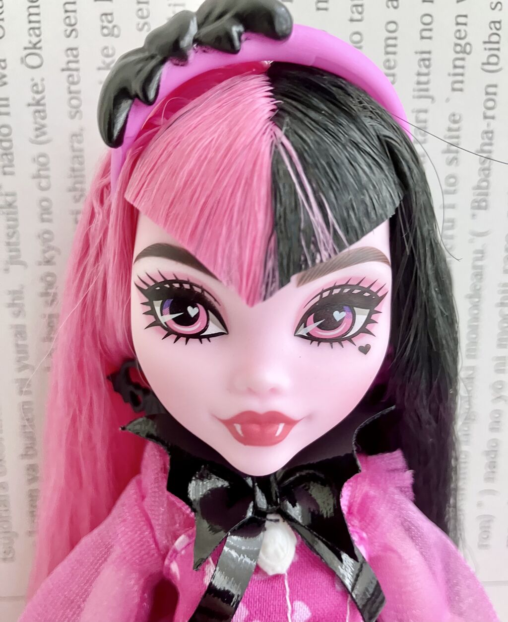 monster high ドラキュローラ 開封しました。 : みどり色のぶた