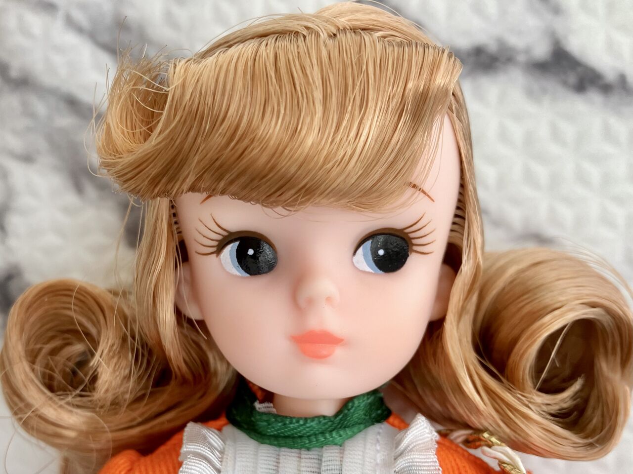 レトロリカ みかん色のくちびる : みどり色のぶた