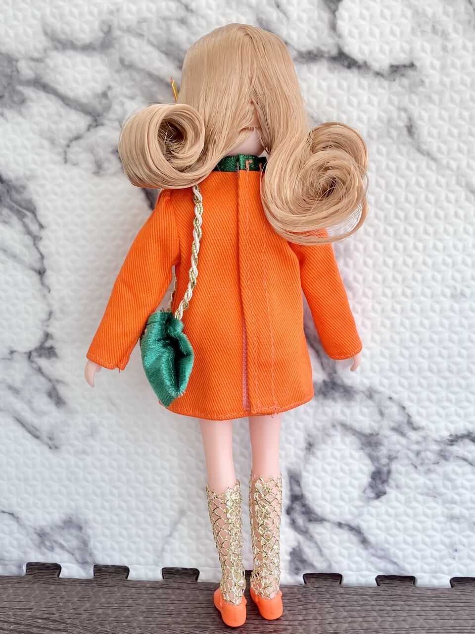 レトロリカ みかん色のくちびる : みどり色のぶた