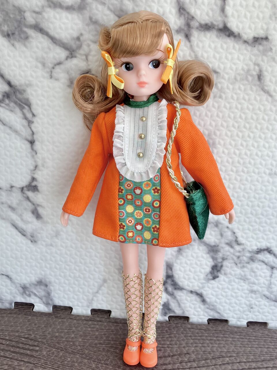 レトロリカ みかん色のくちびる : みどり色のぶた