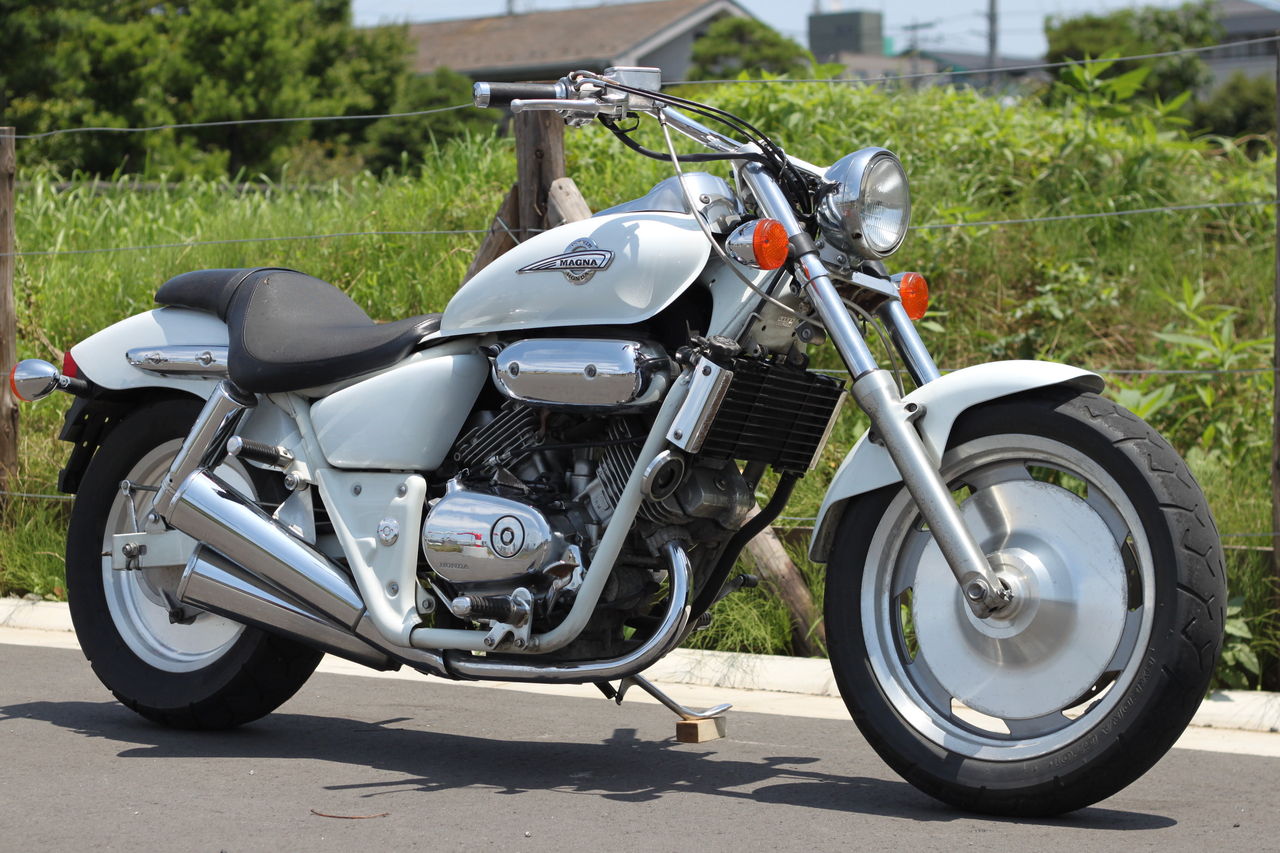 ホンダ V-TWINマグナ 250cc パールクリスタルホワイト