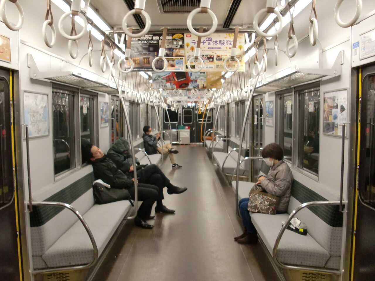 近鉄車内,ノーマスク,23:37