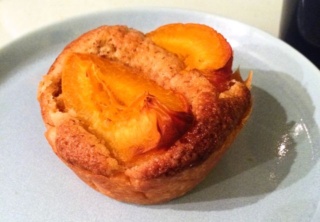 旬の杏で アプリコットとアーモンドのタルト お菓子づくりが趣味でして