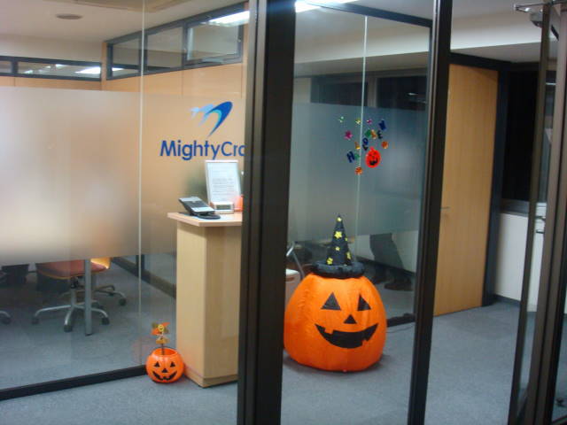 オフィスエントランスのハロウイン飾り マイティークラフト社長のブログ
