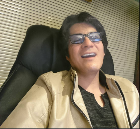 カラオケ大会練習中