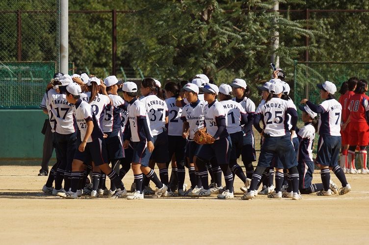 第４９回秋季関西学生女子ソフトボールリーグ戦 大阪青山大学vs神戸親和女子大学 観戦記 Softball Info ソフトボールインフォ