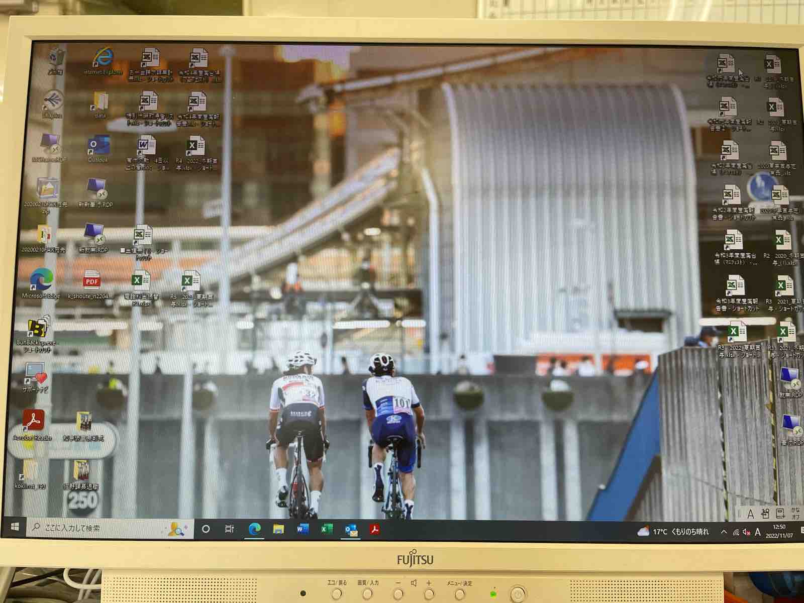 パソコンの壁紙を替えました みぃの日記