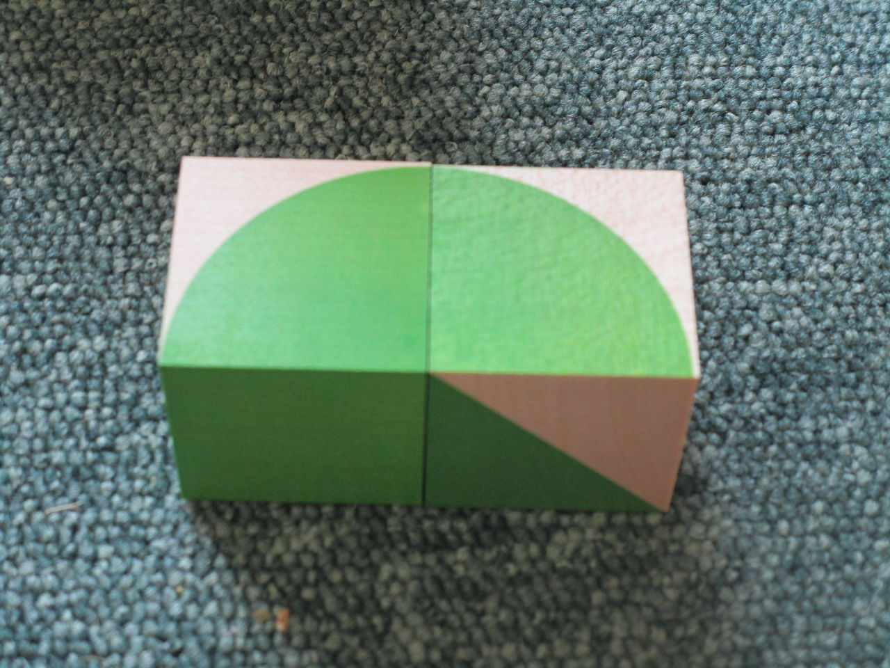 ネフ社 Naef オルナボ 限定発売グリーン［※箱は注釈あり］ ネフ社 Naef オルナボ 限定発売グリーン［※箱は注釈あり］