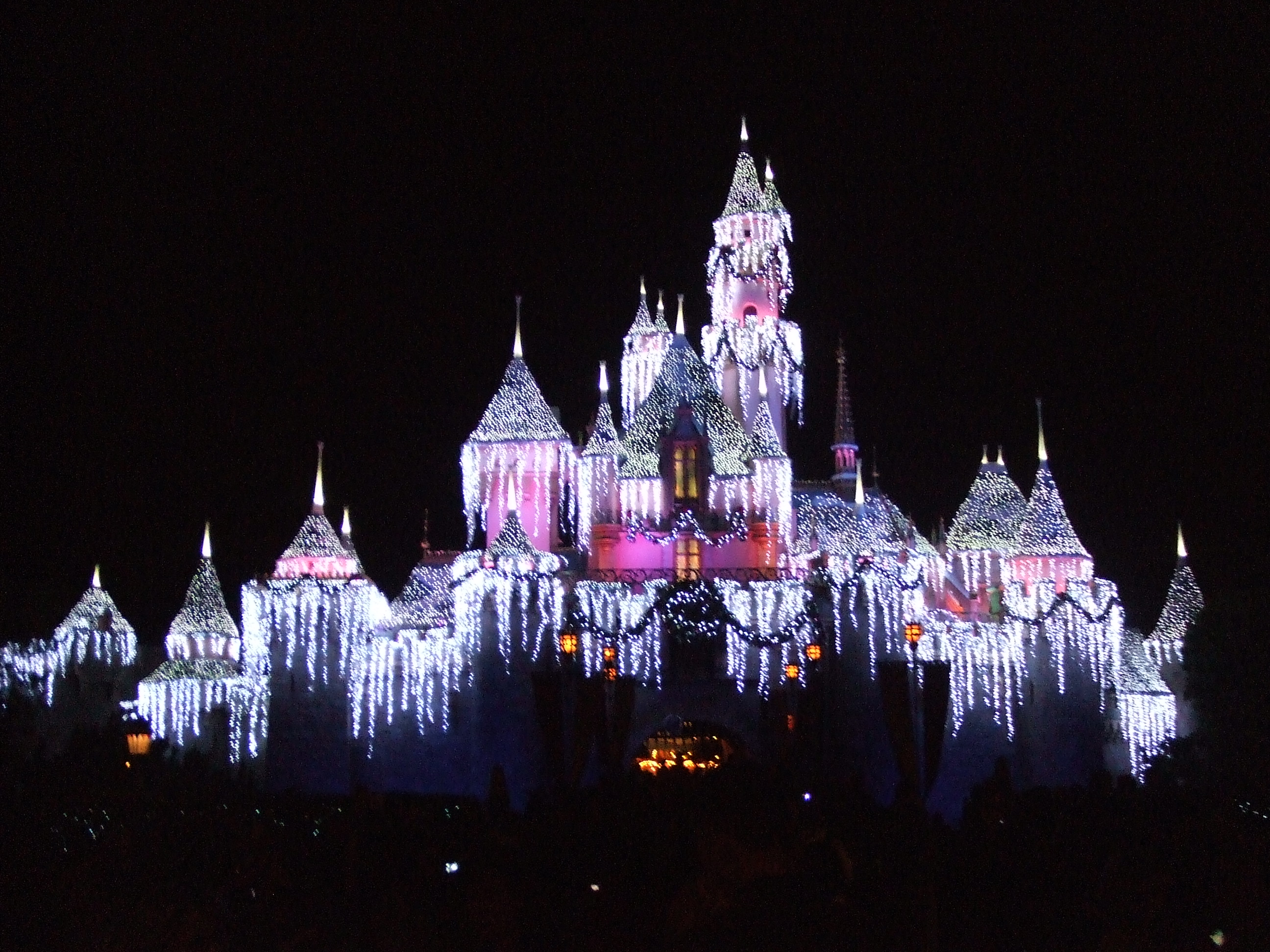 クリスマス仕様のディズニーランド Life In Bay Area