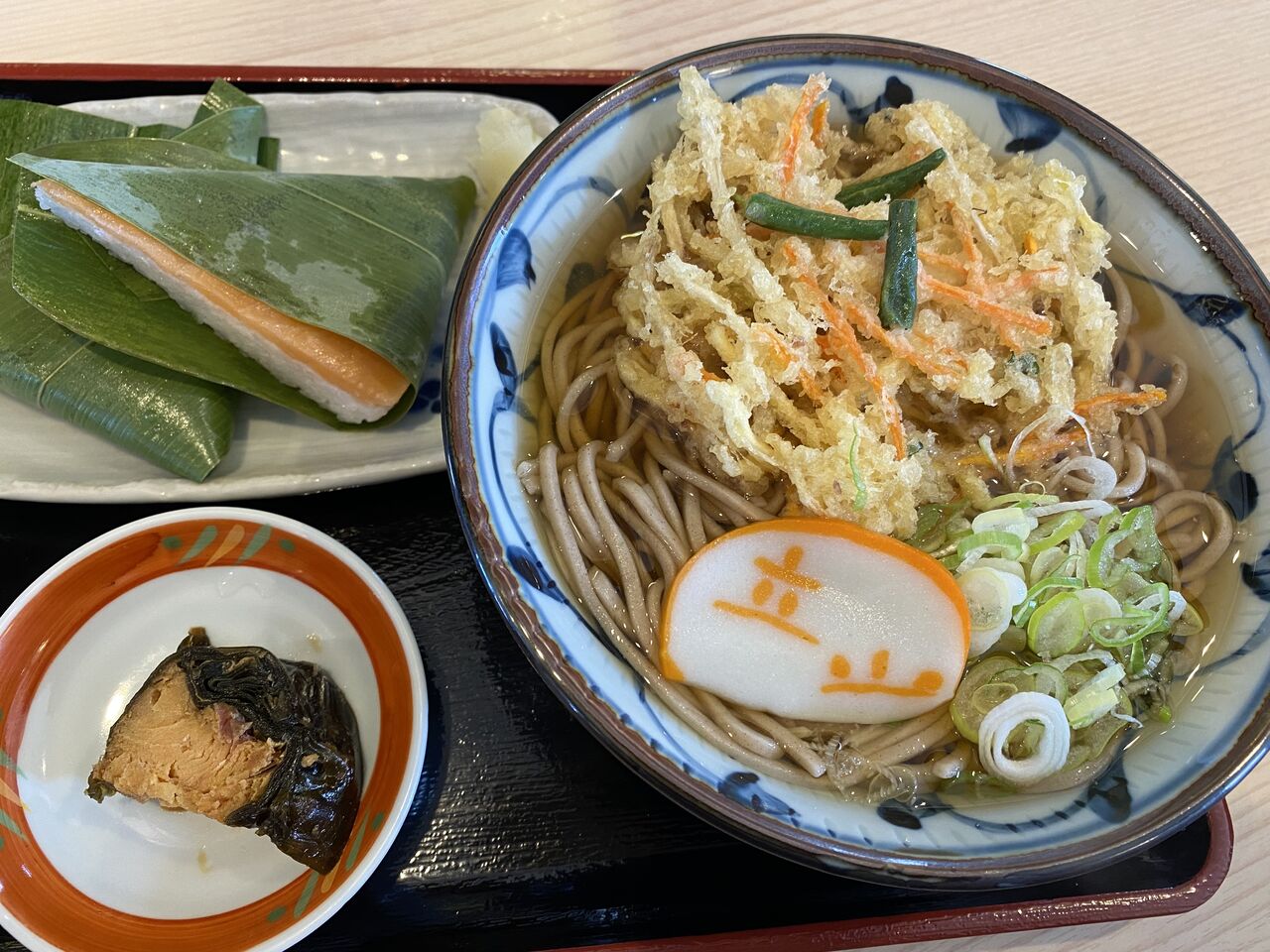 立山そば 砺波インター店でかきあげそばますのすしセット : 富山の