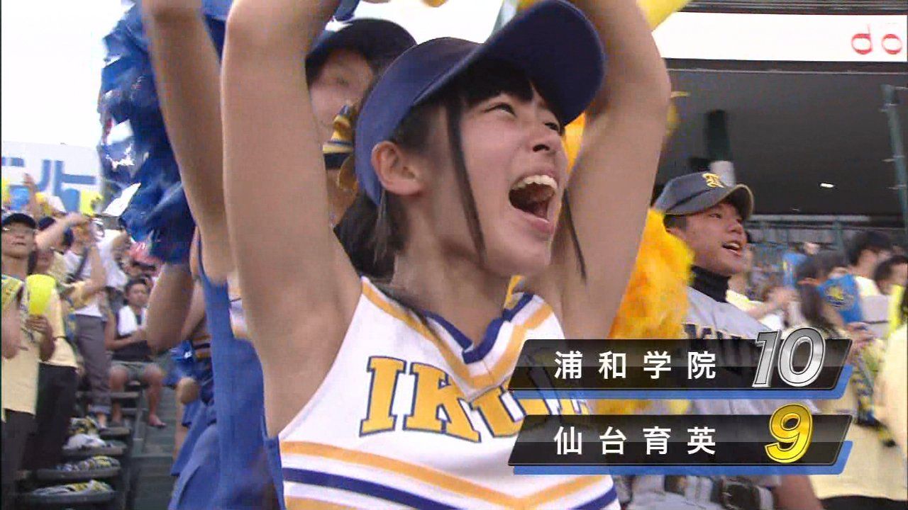 チアガールのジョリ腋