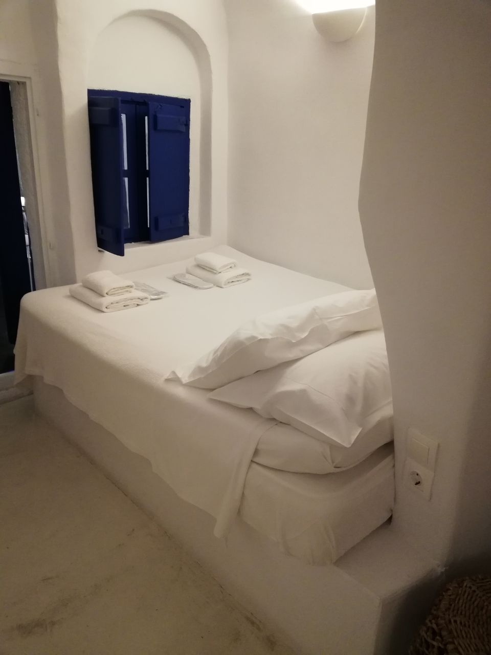 サントリーニ島 イアのホテル Canvas Suitesへ ギリシャ旅行 9 盆正月の海外背伸びラグジュアリー 会社員夫婦のふつうの旅行 サントリーニ島 イアのホテル Canvas Suitesへ ギリシャ旅行 9 盆正月の海外背伸びラグジュアリー 会社員夫婦のふつうの旅行