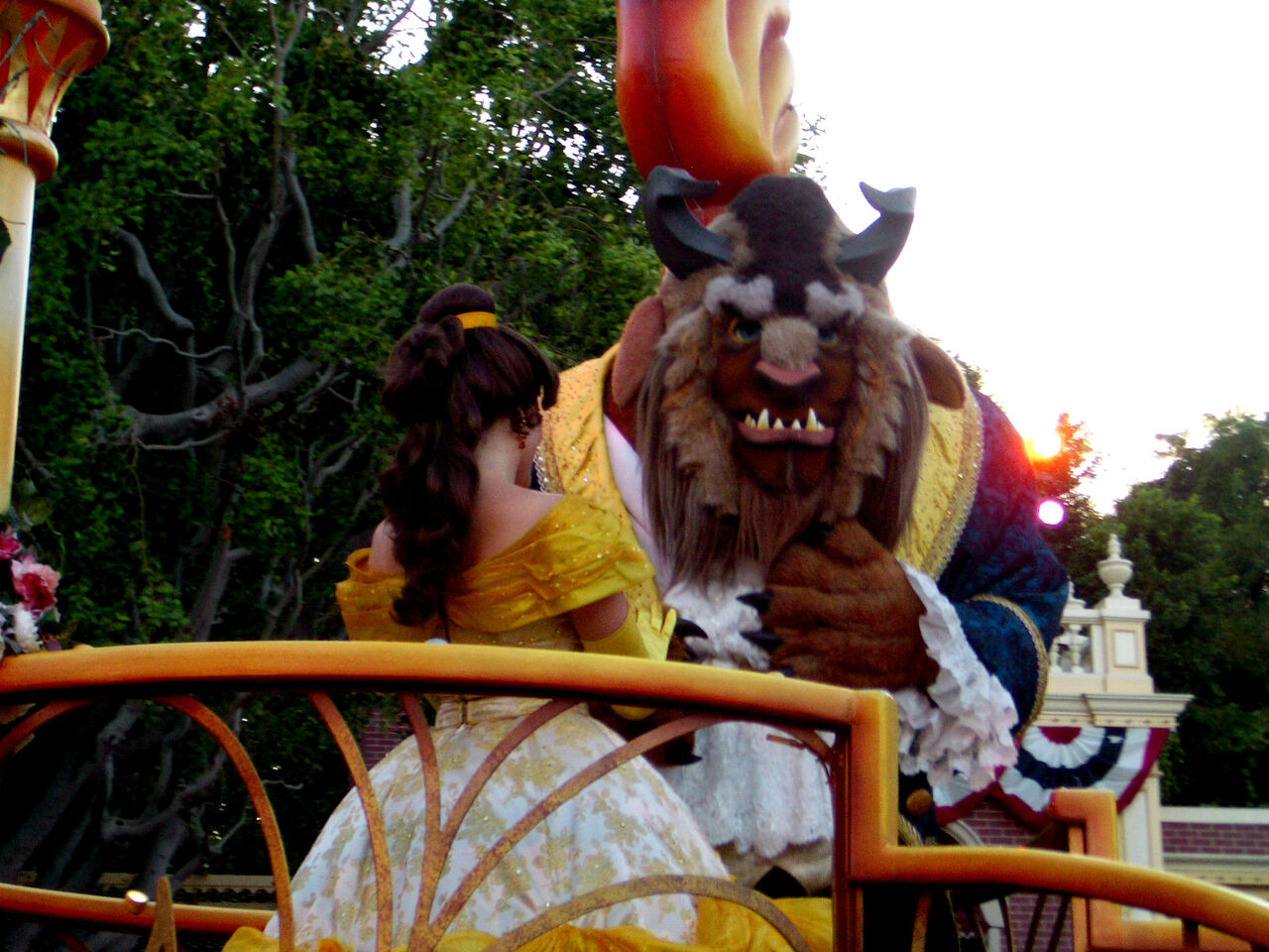 ディズニーランドのパレード06 その1 06アメリカ旅行 6 盆正月の海外背伸びラグジュアリー 会社員夫婦のふつうの旅行