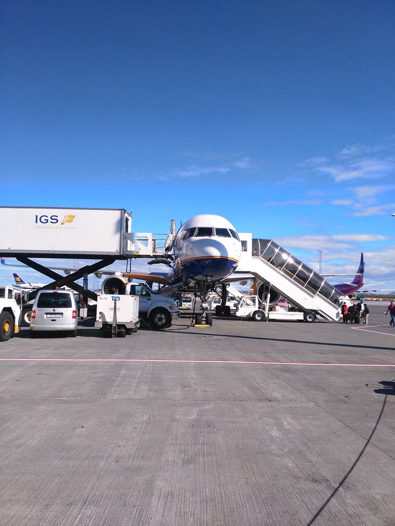 レイキャヴィク ケプラヴィーク国際空港 ブルー ラグーン アイスランド フィンランド旅行 15 盆正月の海外背伸びラグジュアリー 会社員夫婦のふつうの旅行 レイキャヴィク ケプラヴィーク国際空港 ブルー ラグーン アイスランド フィンランド旅行 15 盆正月の海外背伸びラグジュアリー 会社員夫婦のふつうの旅行