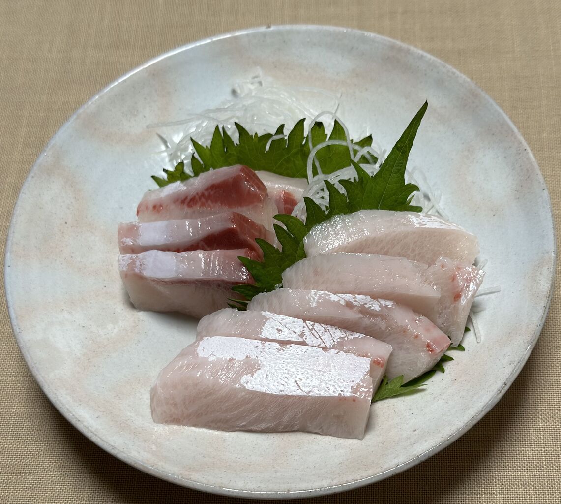 天然ぶりのお刺身と照り焼き Mikageマダムの夕食レシピ 天然ぶりのお刺身と照り焼き Mikageマダムの夕食レシピ