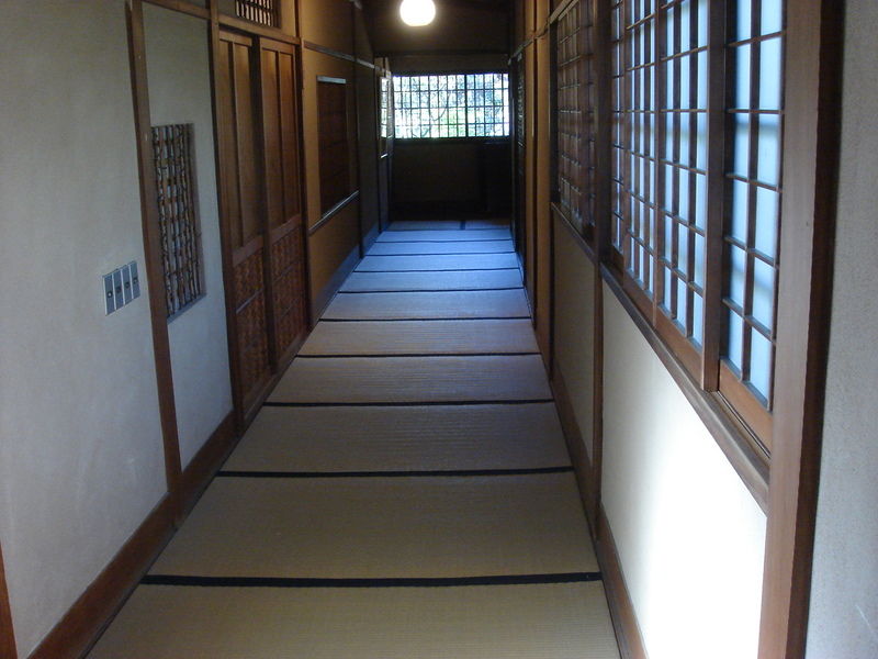 旧家の廊下 Mikageマダムの夕食レシピ