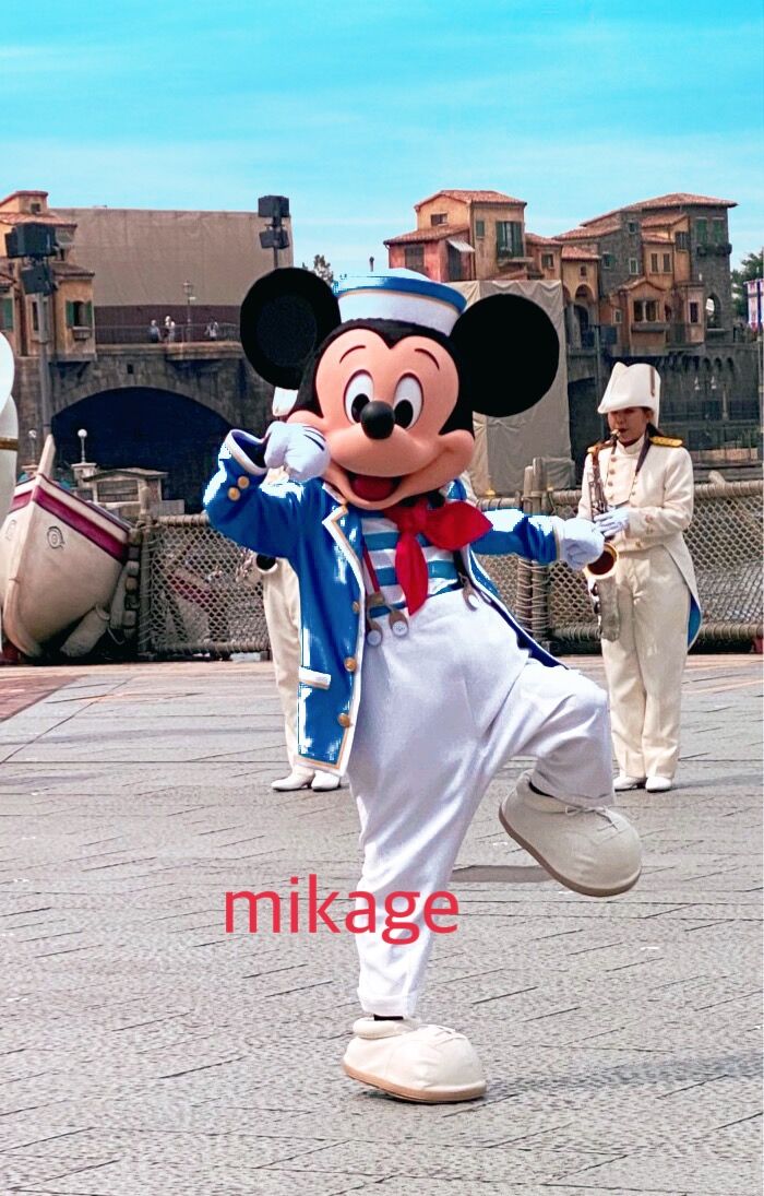 EA8048D4-5CD8-46B3-BAA1-5B3BBB3A6047