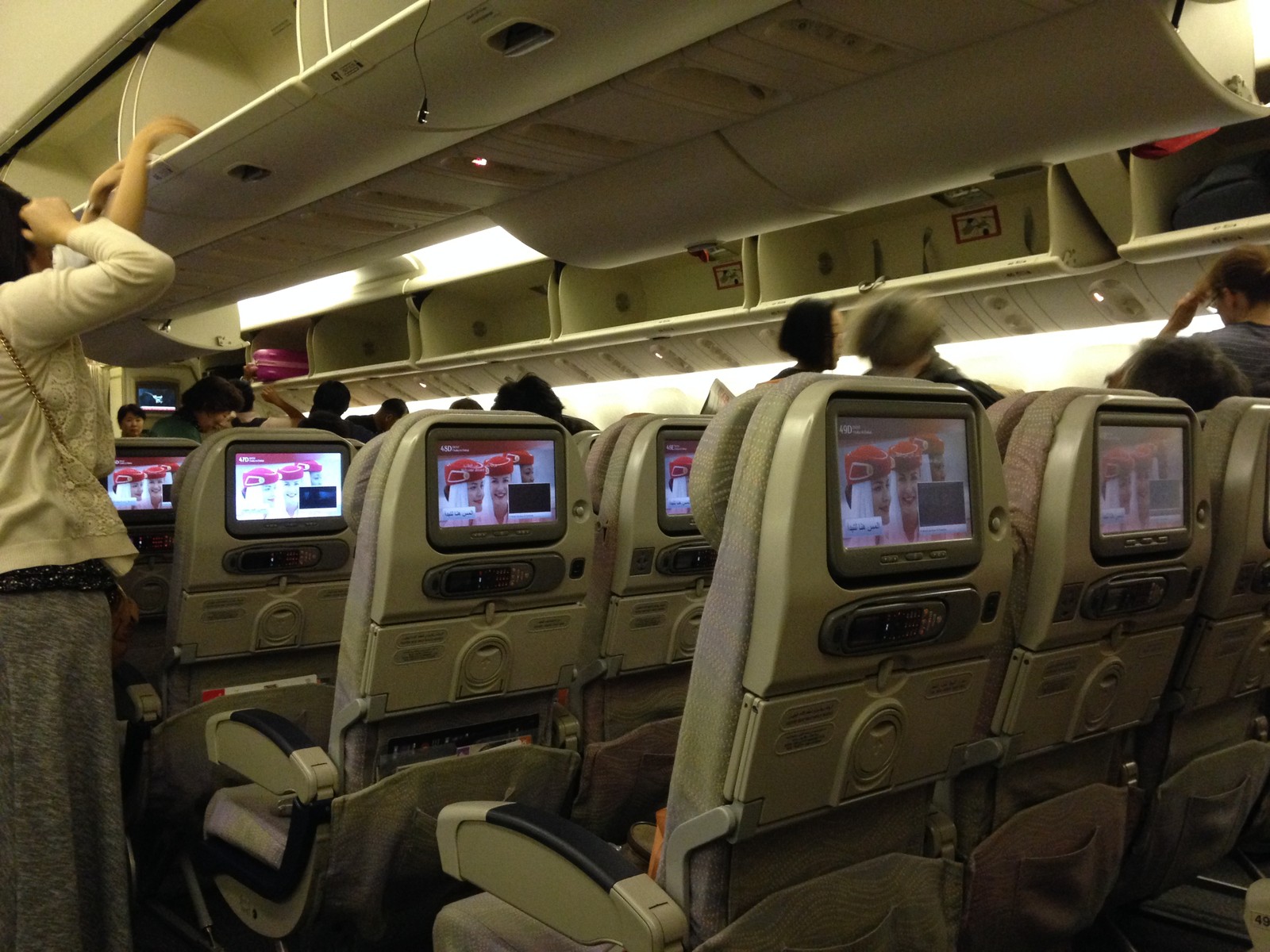 ドバイでエセセレブ旅 14年秋 エミレーツ航空でドバイへ まずは ドバイモール そして ブルジュ ハリファ を上る 死ぬまでずっとアジア旅