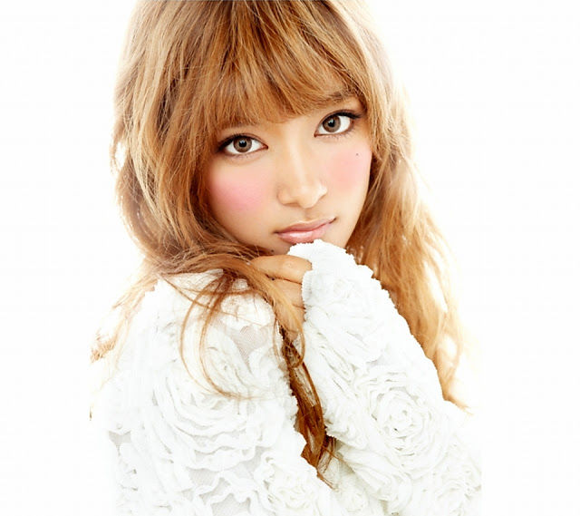ローラ 渡辺謙との2ショット公開 三毛猫 Blog
