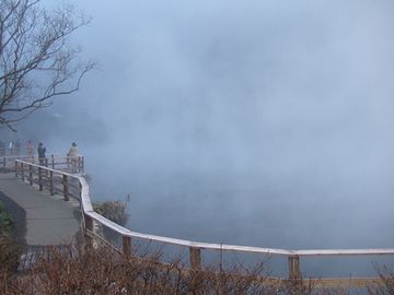 朝霧の金鱗湖