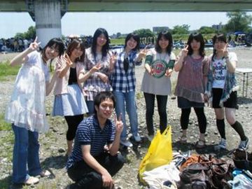 こんなに姉がいたらスゴいですよね。毎日、解剖されると思います。